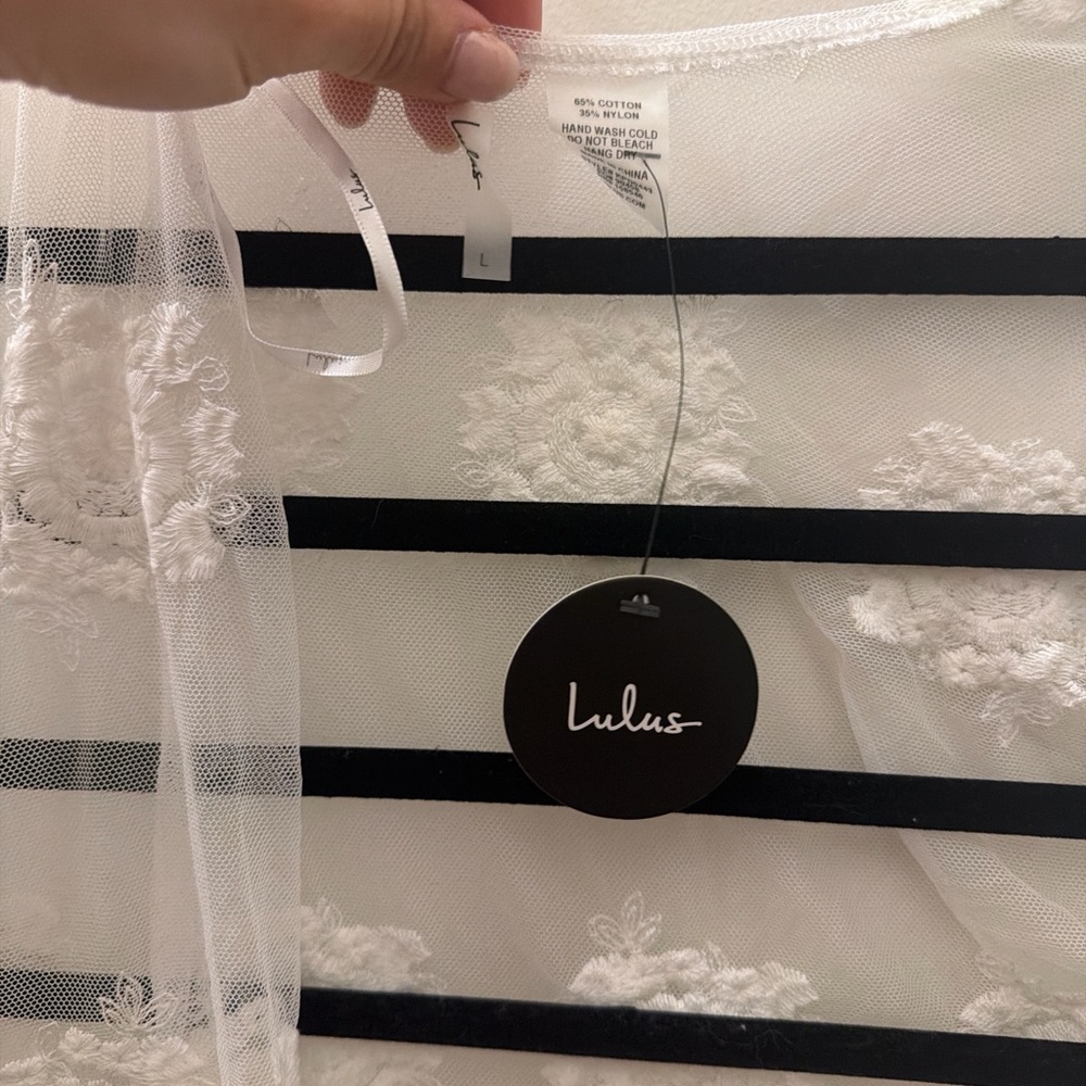 Lulu's Ivory Floral Lace Robe - Picture 2 of 4